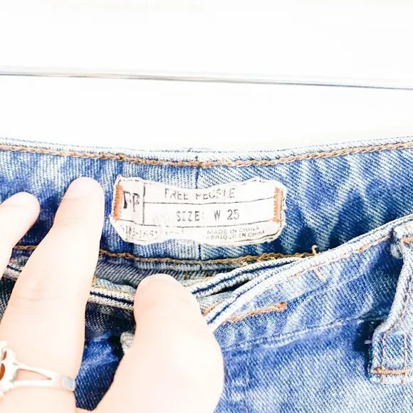 🦋 FREE PEOPLE Denim Jean Shorts Mid Rise Roll Up 25 Causal Festival Everyday