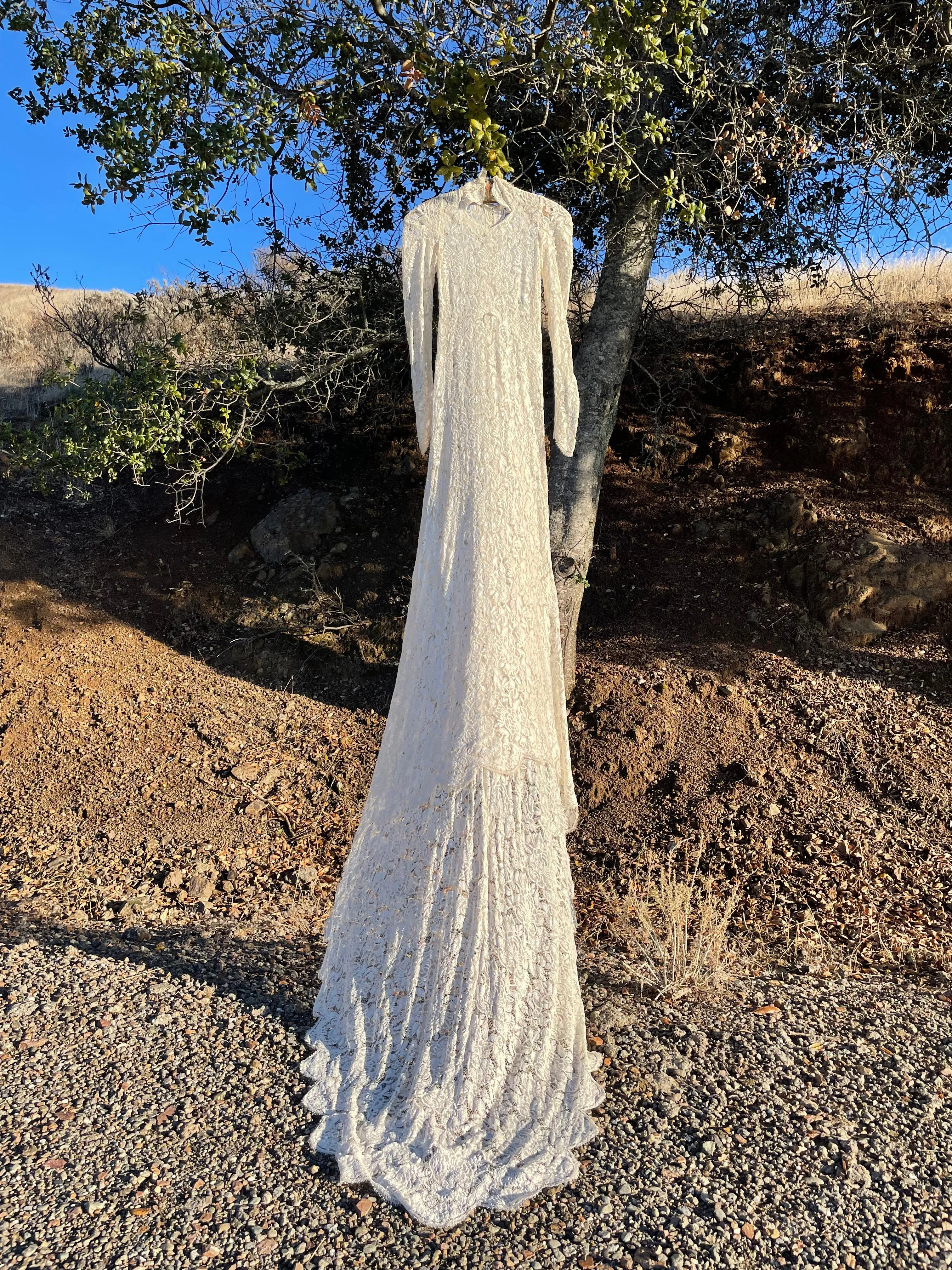 1930s Ivory Lace Button Back Trained Wedding Gown