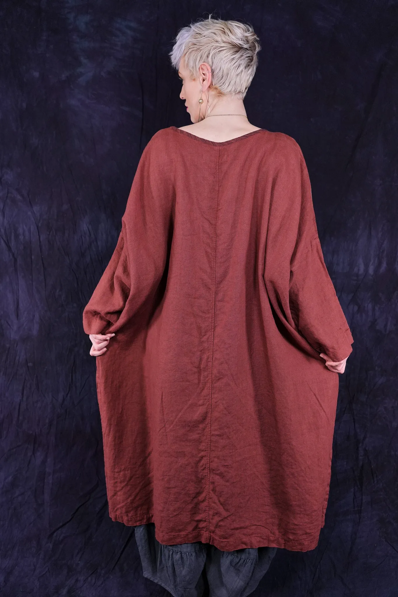 2210-2 Gallery Dress Henna-P