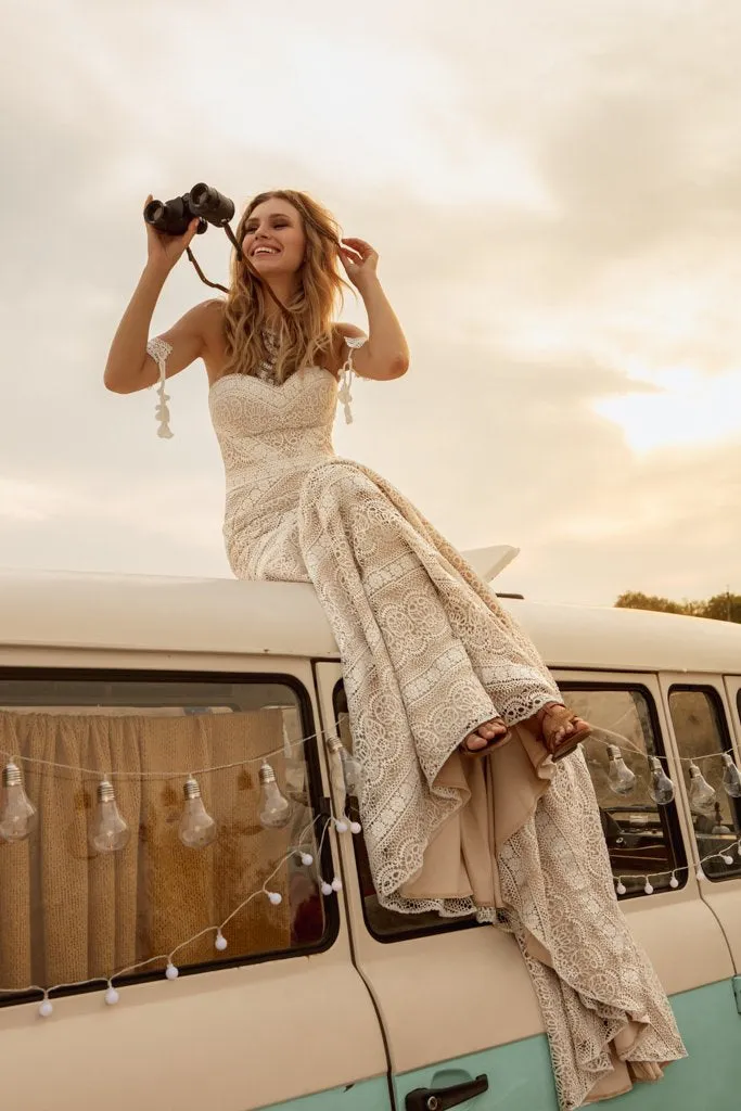 Agness by Ariamo Bridal