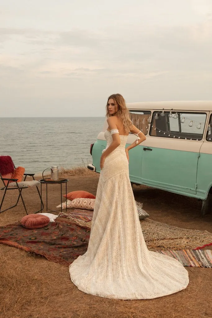 Agness by Ariamo Bridal