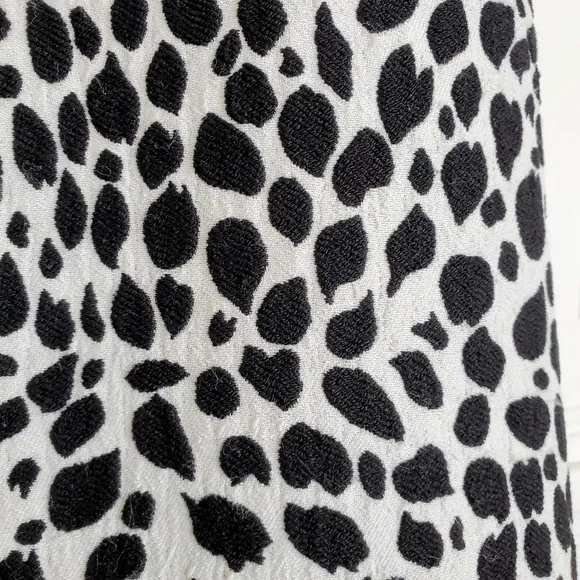 ANN TAYLOR Animal Print Stretch Pencil Skirt 12 Petite 12P White Black
