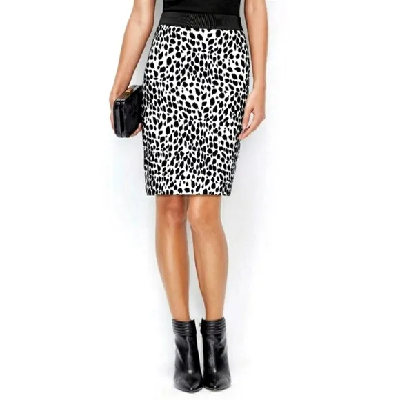 ANN TAYLOR Animal Print Stretch Pencil Skirt 12 Petite 12P White Black