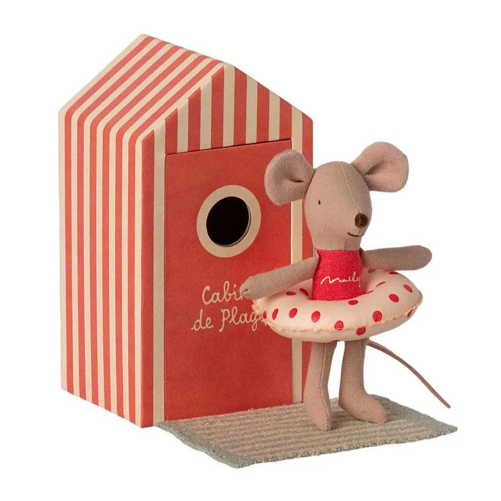 Beach Mice, Little Sister in Cabine de Plage
