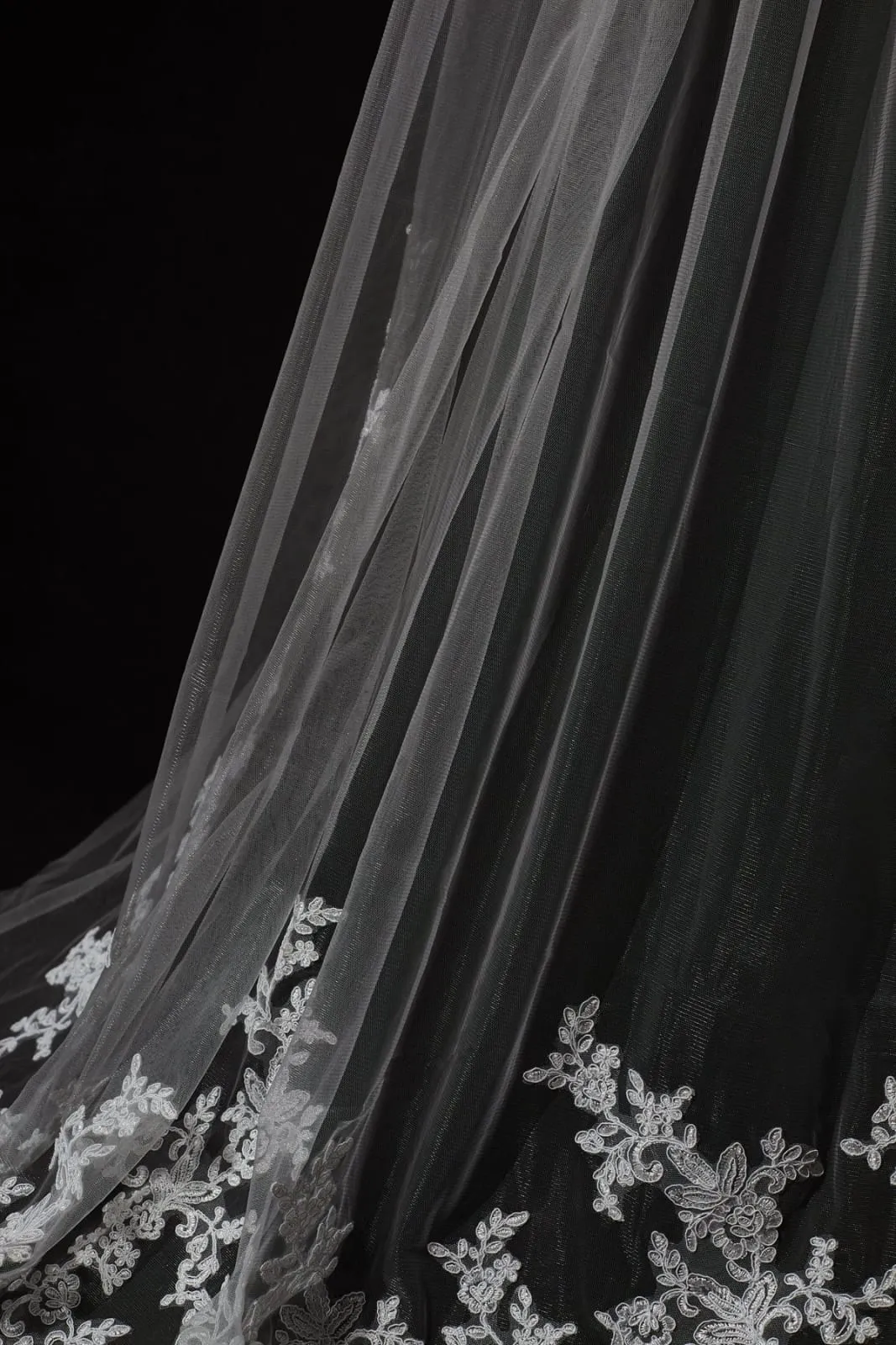 Cathedral Long Length Lace Appliques Wedding Veil
