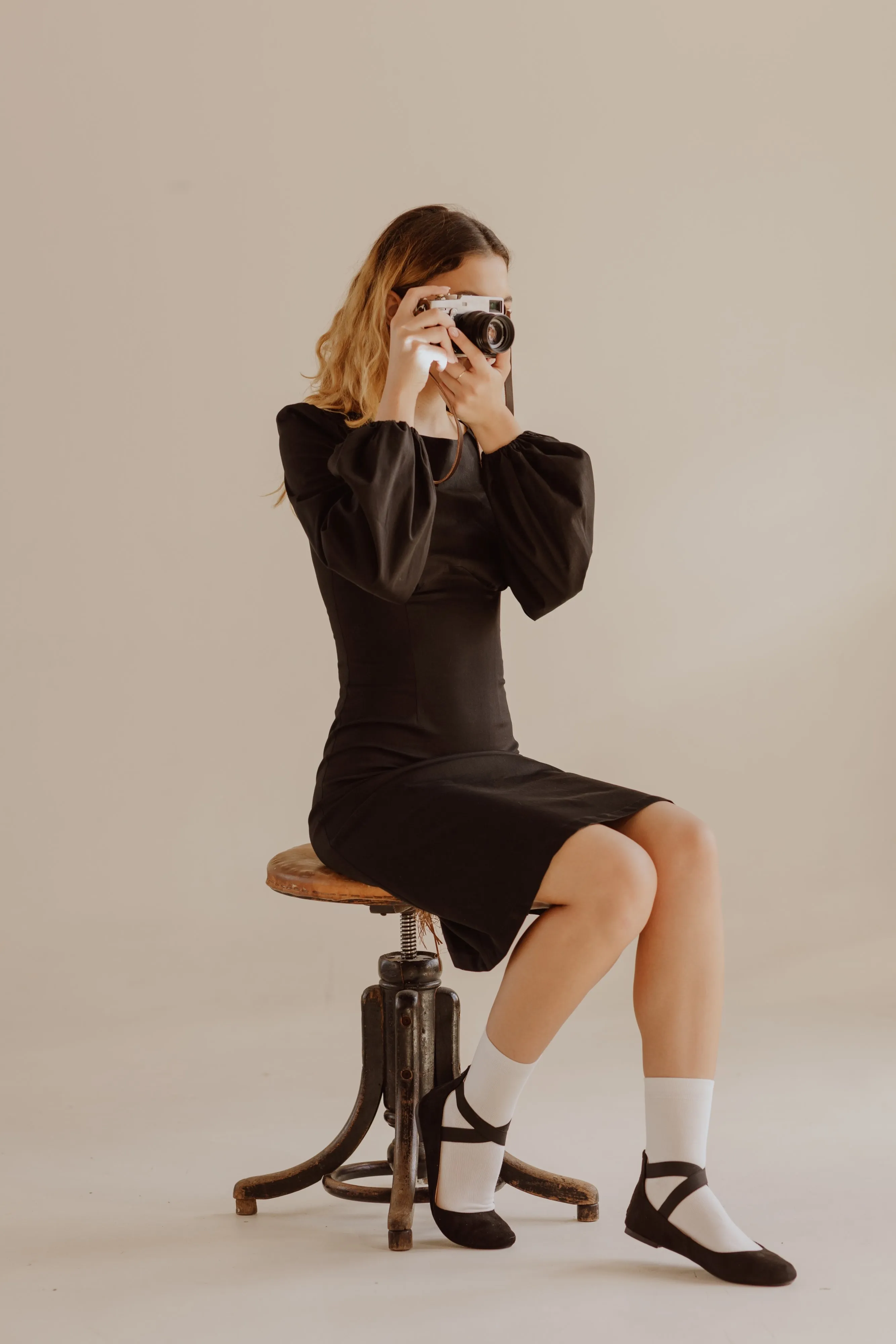 Daphne Midi Dress with Bust Seam Detail and Blouson Sleeves / Black Cotton
