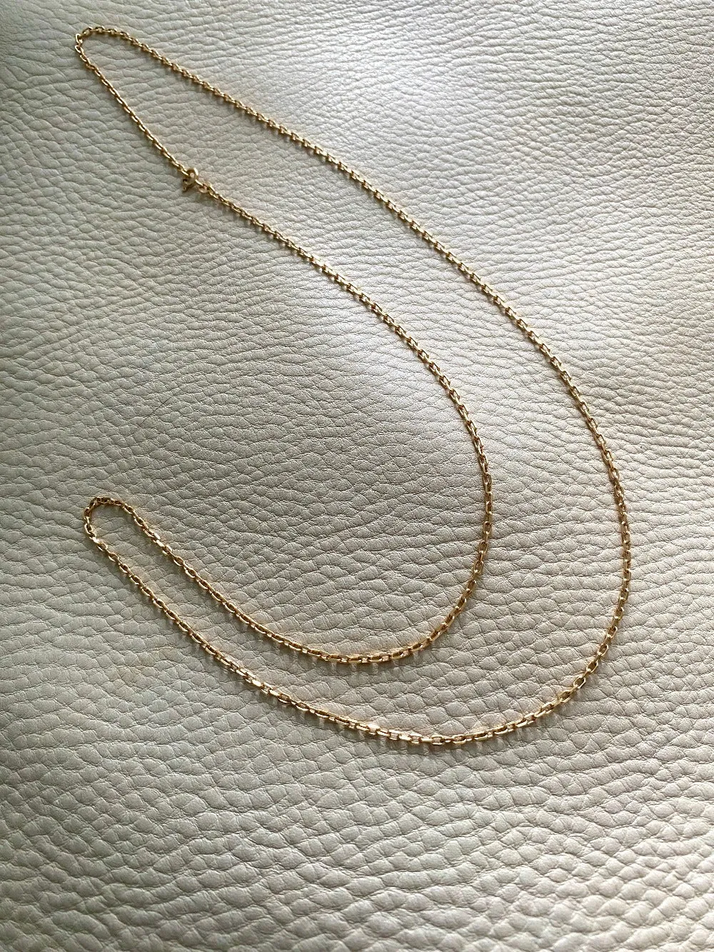 Excellent long length faceted biker link necklace in 18k gold! 31.5 inch length