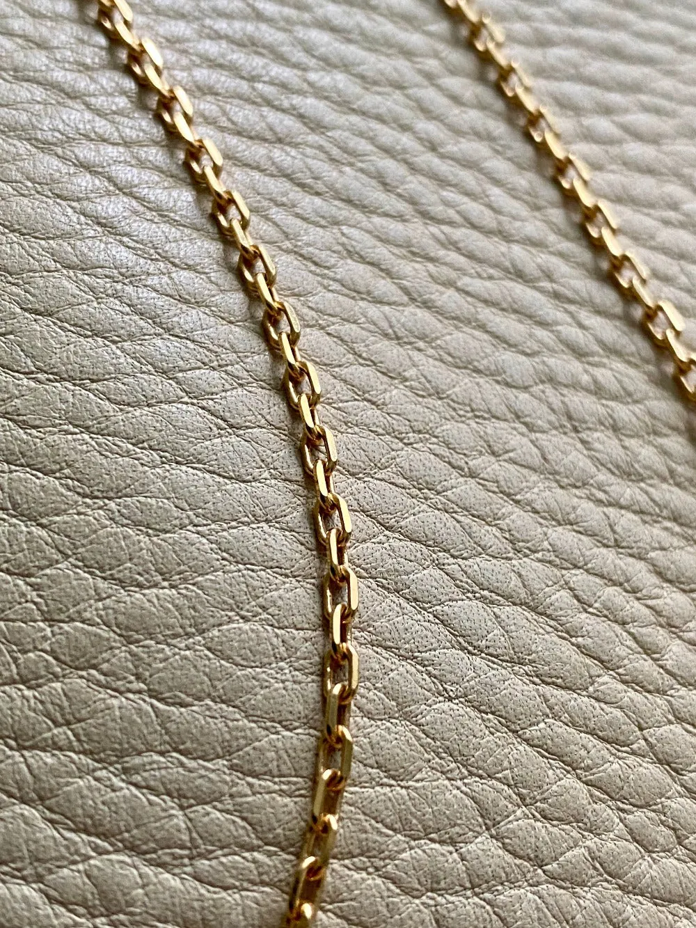 Excellent long length faceted biker link necklace in 18k gold! 31.5 inch length
