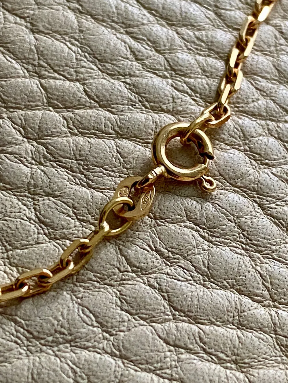 Excellent long length faceted biker link necklace in 18k gold! 31.5 inch length