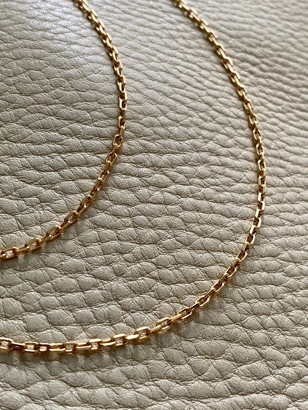 Excellent long length faceted biker link necklace in 18k gold! 31.5 inch length