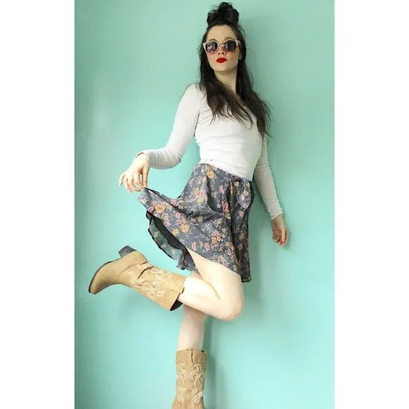 EXPRESS Blue Vintage 1990s Floral Lined Mini Skirt