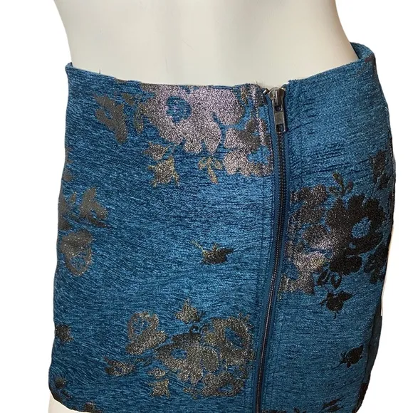 💜Host Pick FREE PEOPLE New Movin On Embroidered Front Zipper Mini Skirt