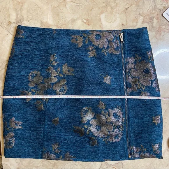 💜Host Pick FREE PEOPLE New Movin On Embroidered Front Zipper Mini Skirt