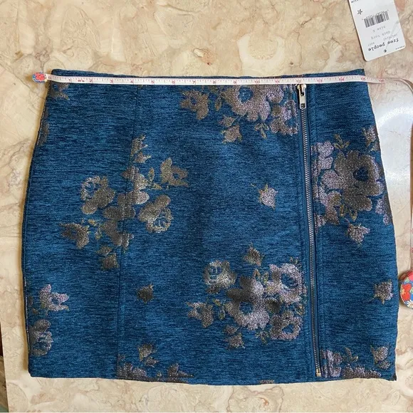💜Host Pick FREE PEOPLE New Movin On Embroidered Front Zipper Mini Skirt