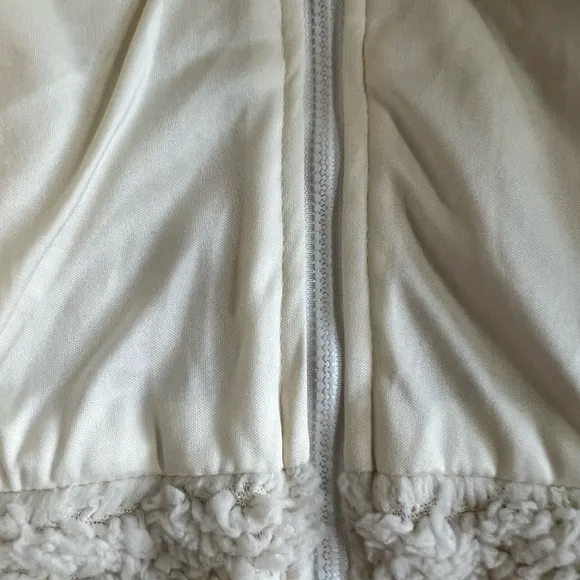 🌺HP🌺 NWOT HYFVE HYFVE HYFVE Soft Ivory Jacket since M