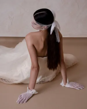 LACE GLOVES