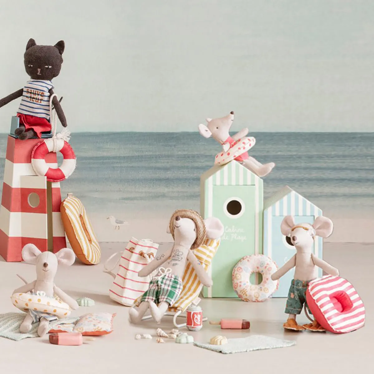 Maileg Beach Mouse, Big Brother in Cabin De Plage