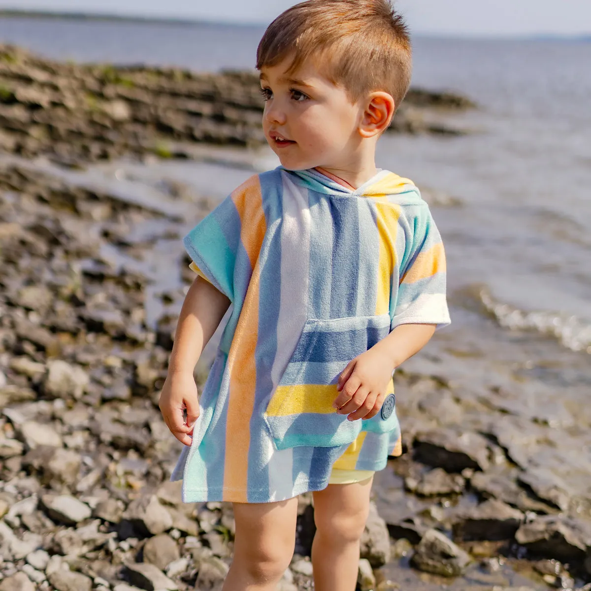 Poncho de plage bleu à rayures colorées, bébé  || Blue beach poncho with colorful stripes, baby
