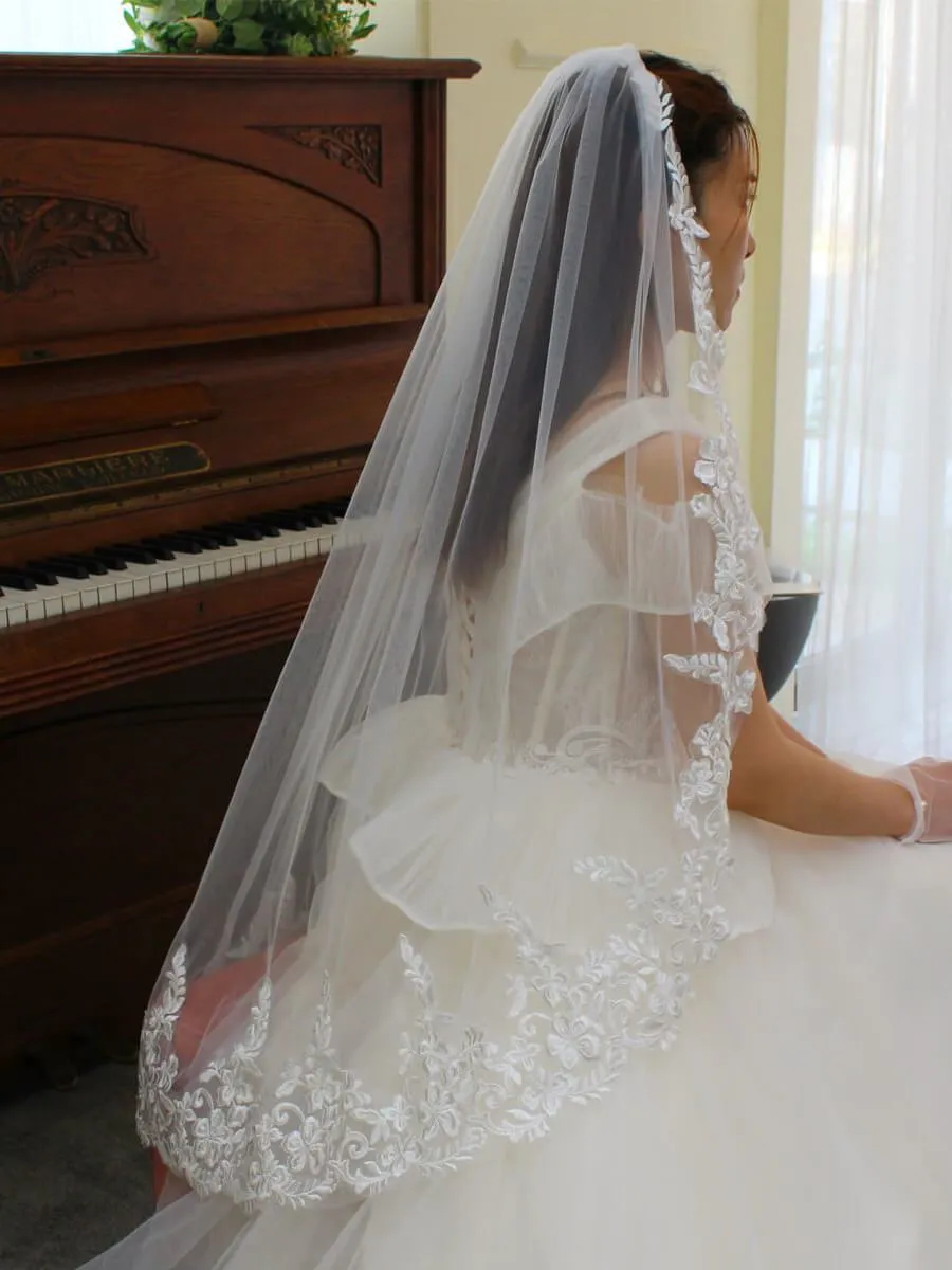 Roycebridal Lace Appliqued Mantilla Veils Fingertip Length V686