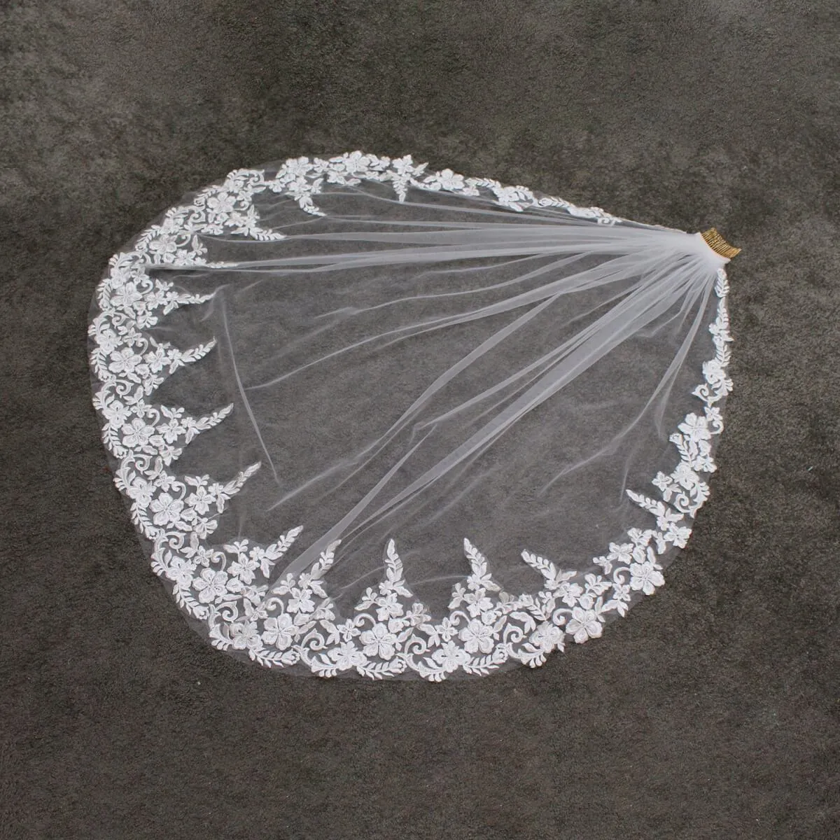 Roycebridal Lace Appliqued Mantilla Veils Fingertip Length V686