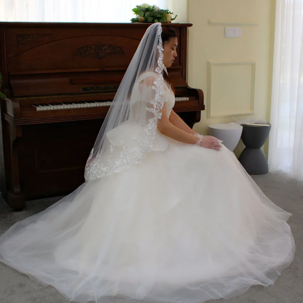 Roycebridal Lace Appliqued Mantilla Veils Fingertip Length V686