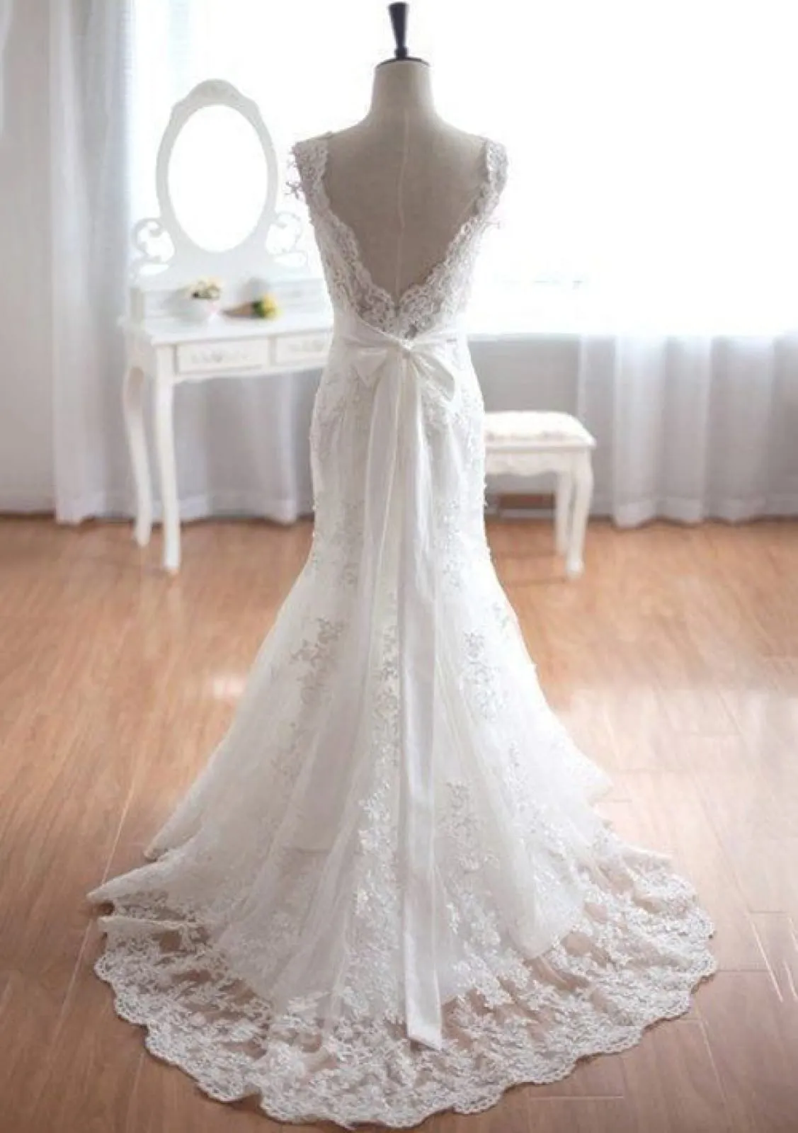 Scalloped V Neck Trumpet Court Lace Long Wedding Dres, Sash