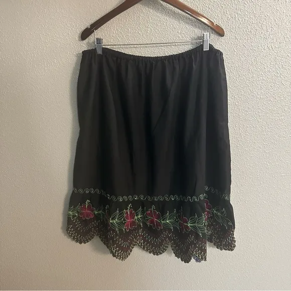 Urohs en Pohnpei (Pohnpeian skirt) Pohnpei Island Embroidered Skirt Floral